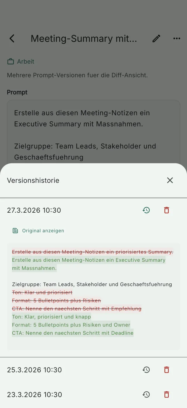 Versionshistorie eines Prompts mit rot-grüner Diff-Ansicht